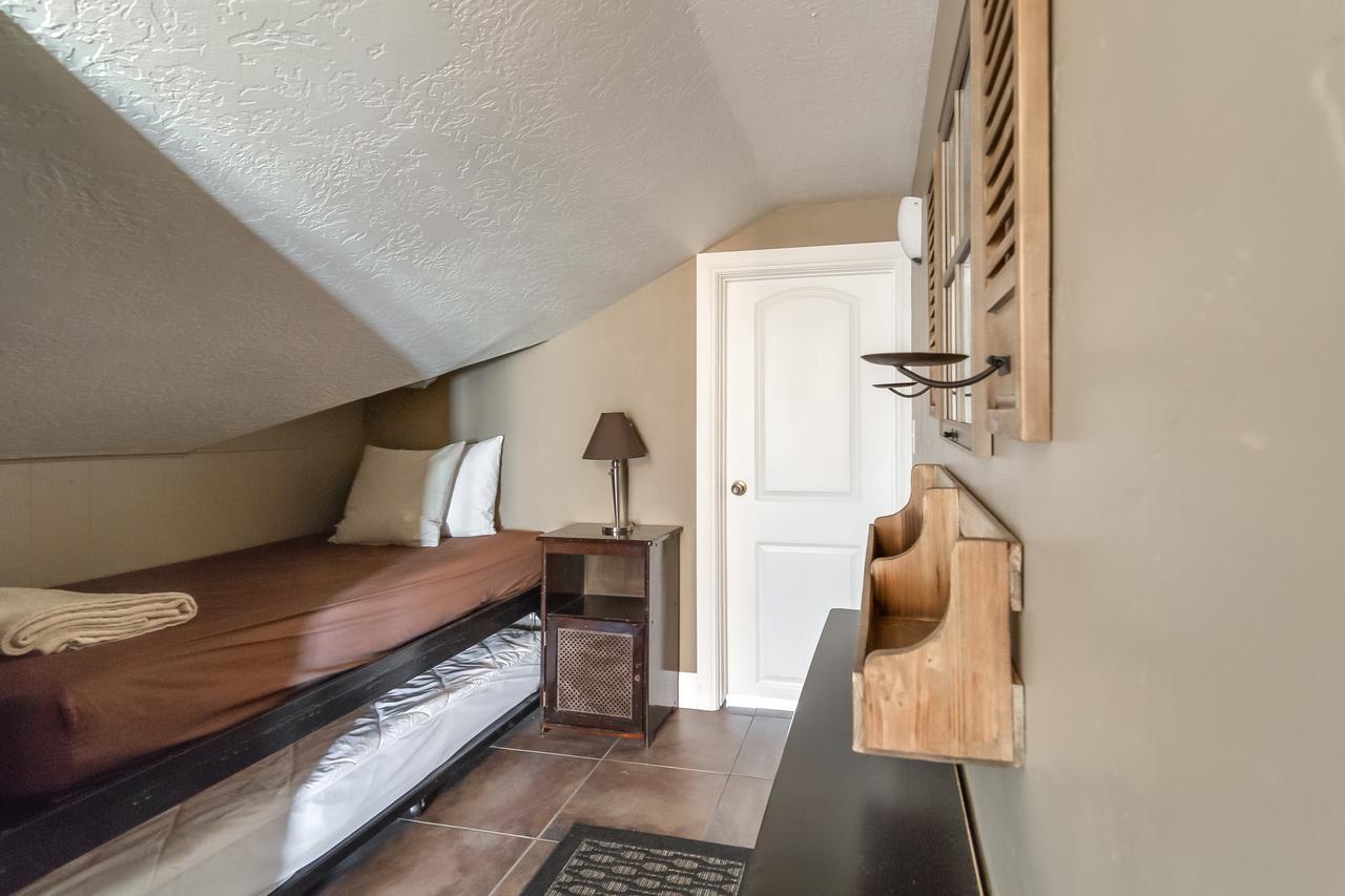 Aspenwood Manor Aparthotel Provo Bagian luar foto