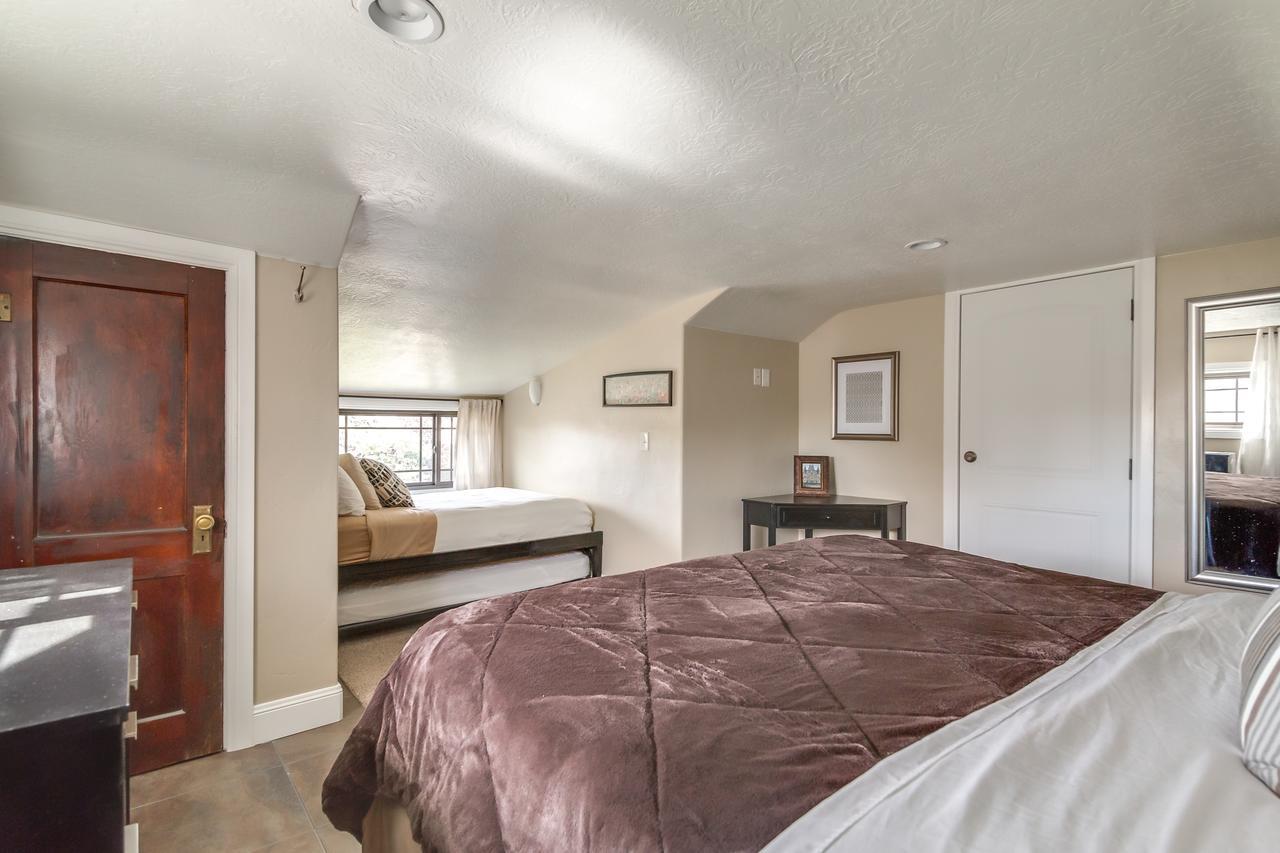 Aspenwood Manor Aparthotel Provo Bagian luar foto