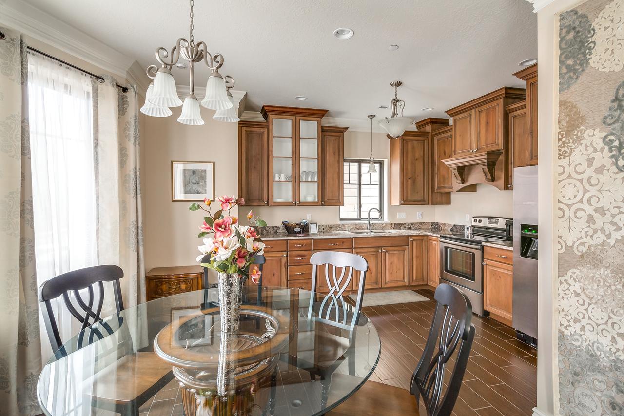 Aspenwood Manor Aparthotel Provo Bagian luar foto