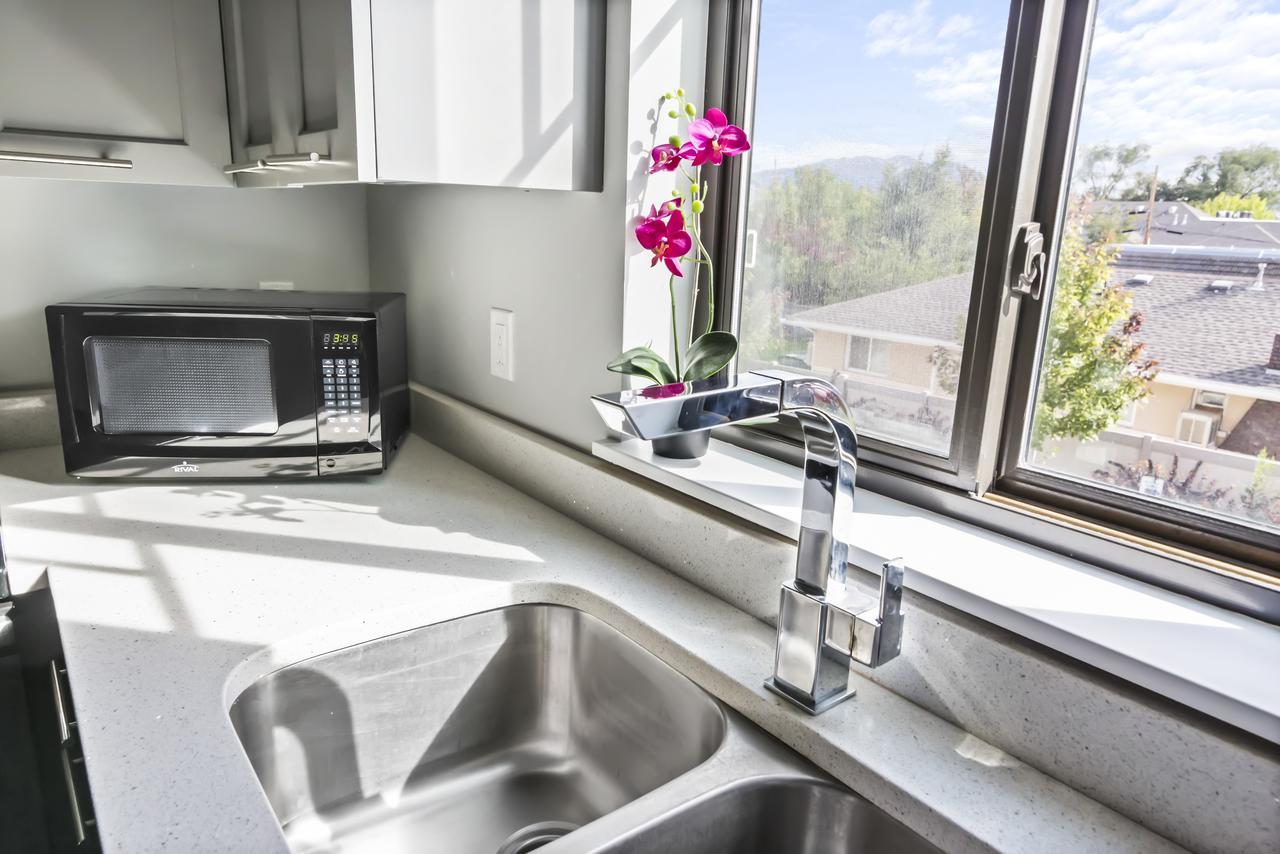 Aspenwood Manor Aparthotel Provo Bagian luar foto