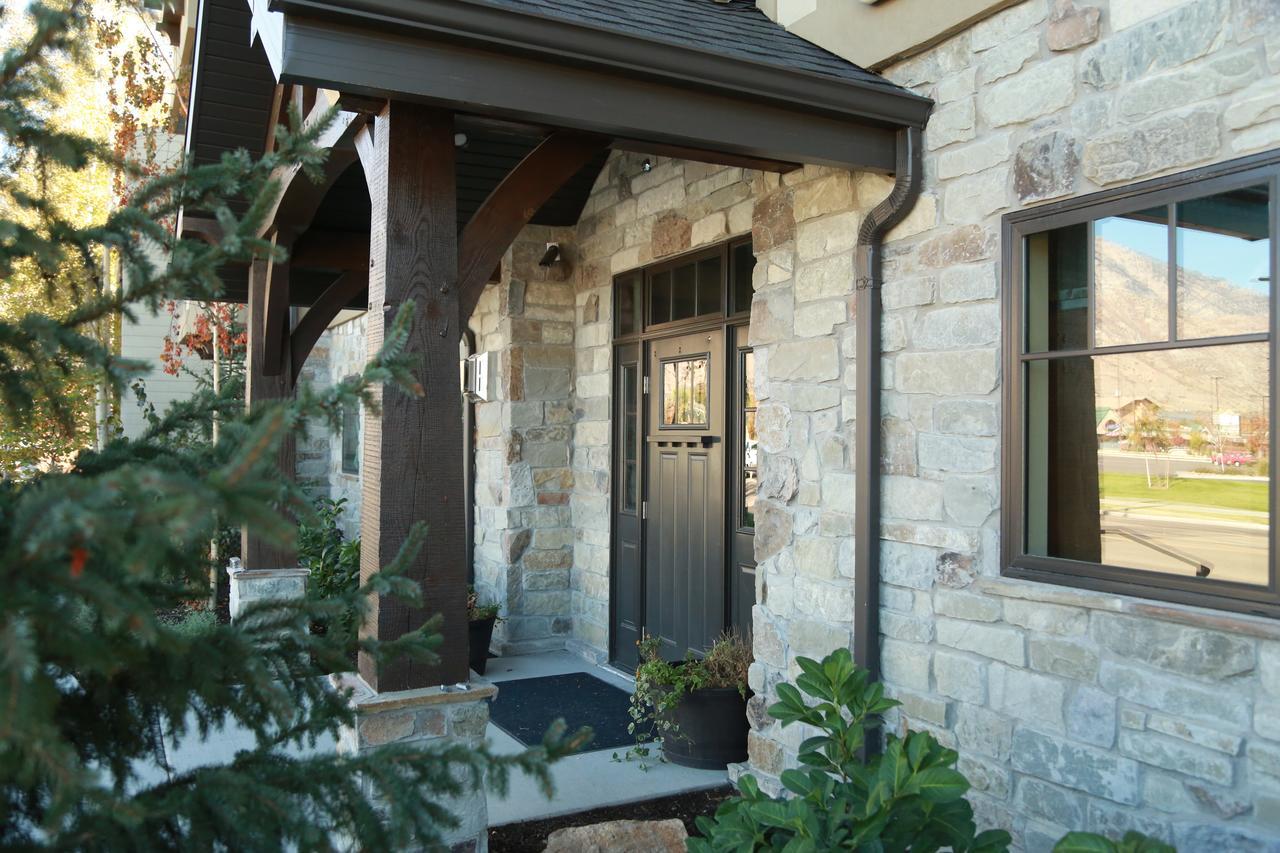 Aspenwood Manor Aparthotel Provo Bagian luar foto